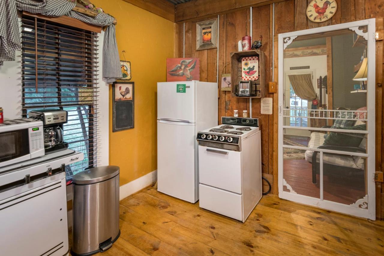 Country Woods Inn Glen Rose Ngoại thất bức ảnh